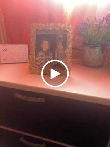 Customer video review of Porta Foto Grande Cornice Decorativa in Resina Finitura Oro Lucente (27,5x32 cm), Cornice per Fotografie