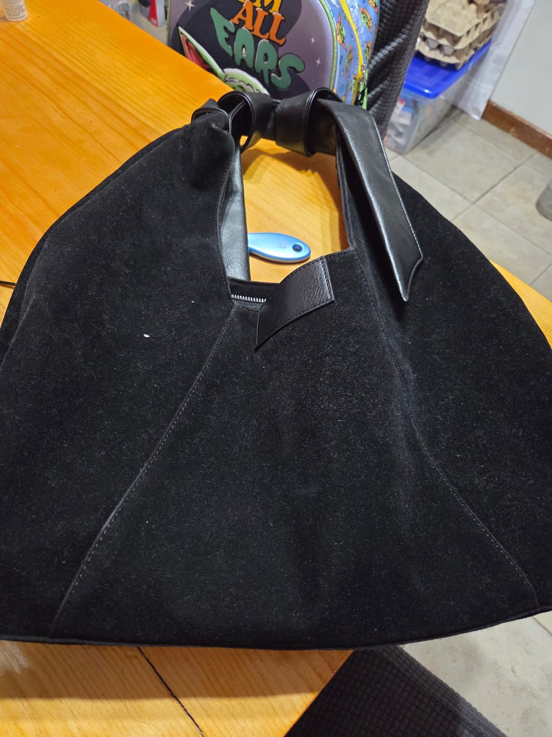 Customer photo review of Cartera De Hombro Medialuna Nudo Suede Woman