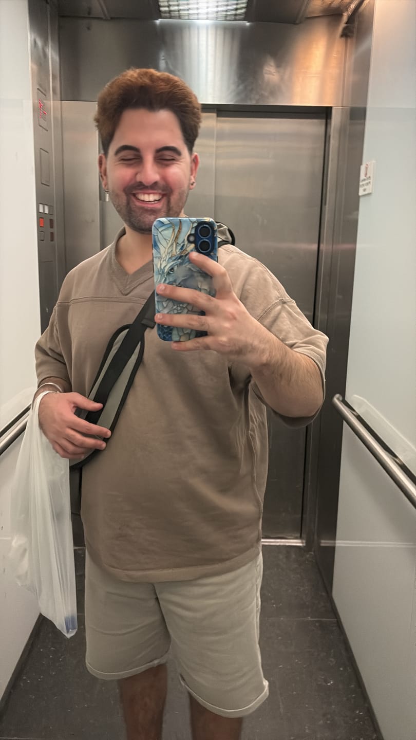 Customer photo review of חולצה וי חומה