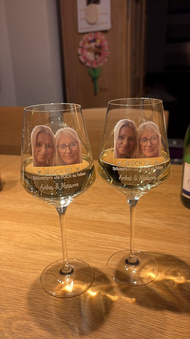 Customer photo review of Besties - Bedrucktes Weinglas mit Foto für beste Freundinnen