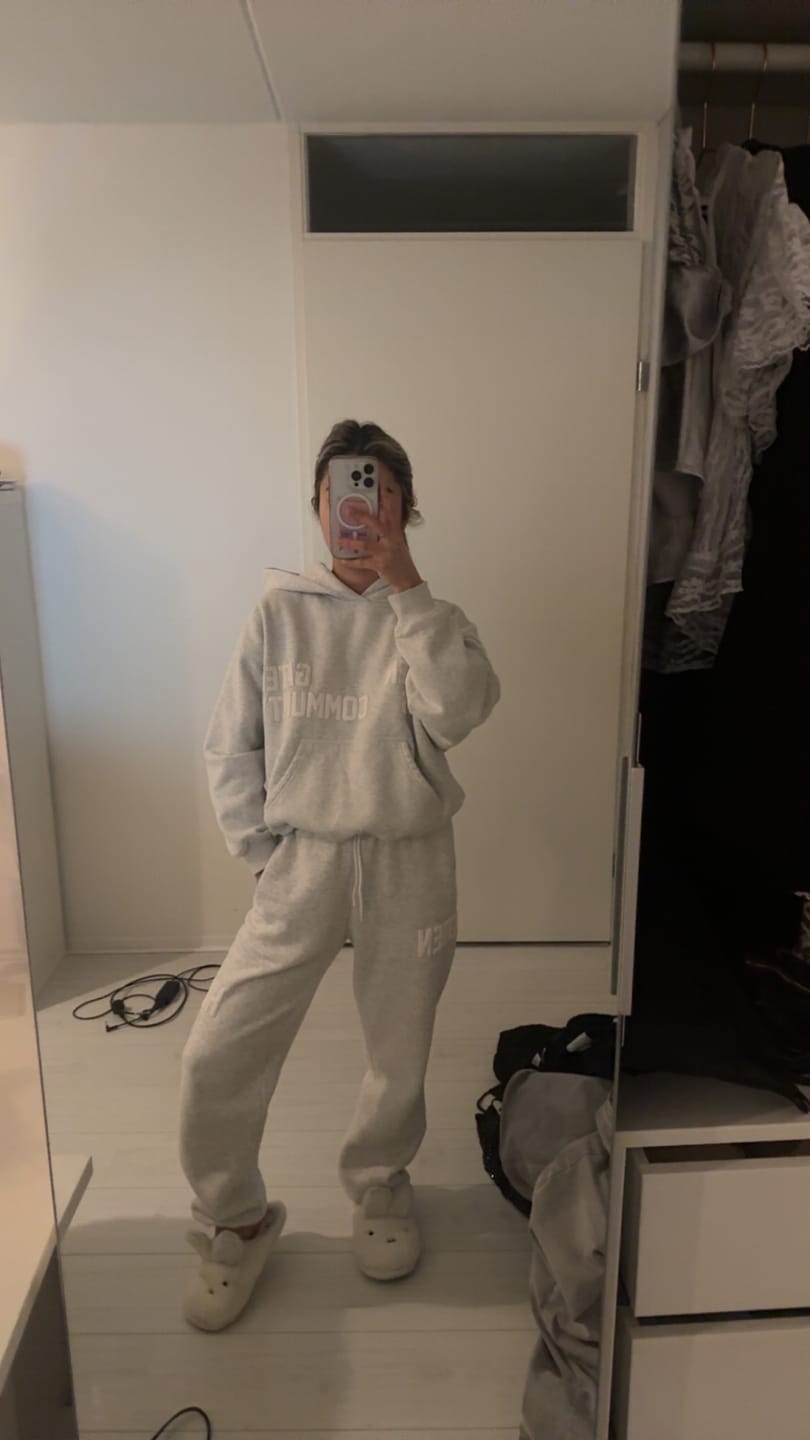 Customer photo review of GATED COMMUNITY CUFFED SWEATPANTS LIGHT GREY