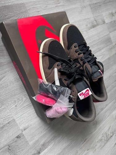 Customer photo review of Travis Scott x AJ1 Low OG 'Mocha'