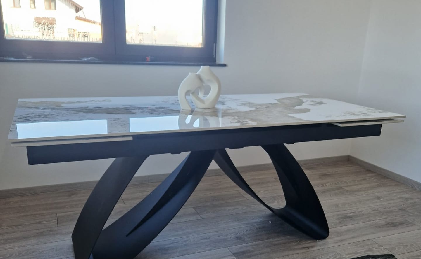 Customer photo review of Masa extensibila HILARIO, bej/negru, piatra sinterizata/metal, 180/260x90x75 cm