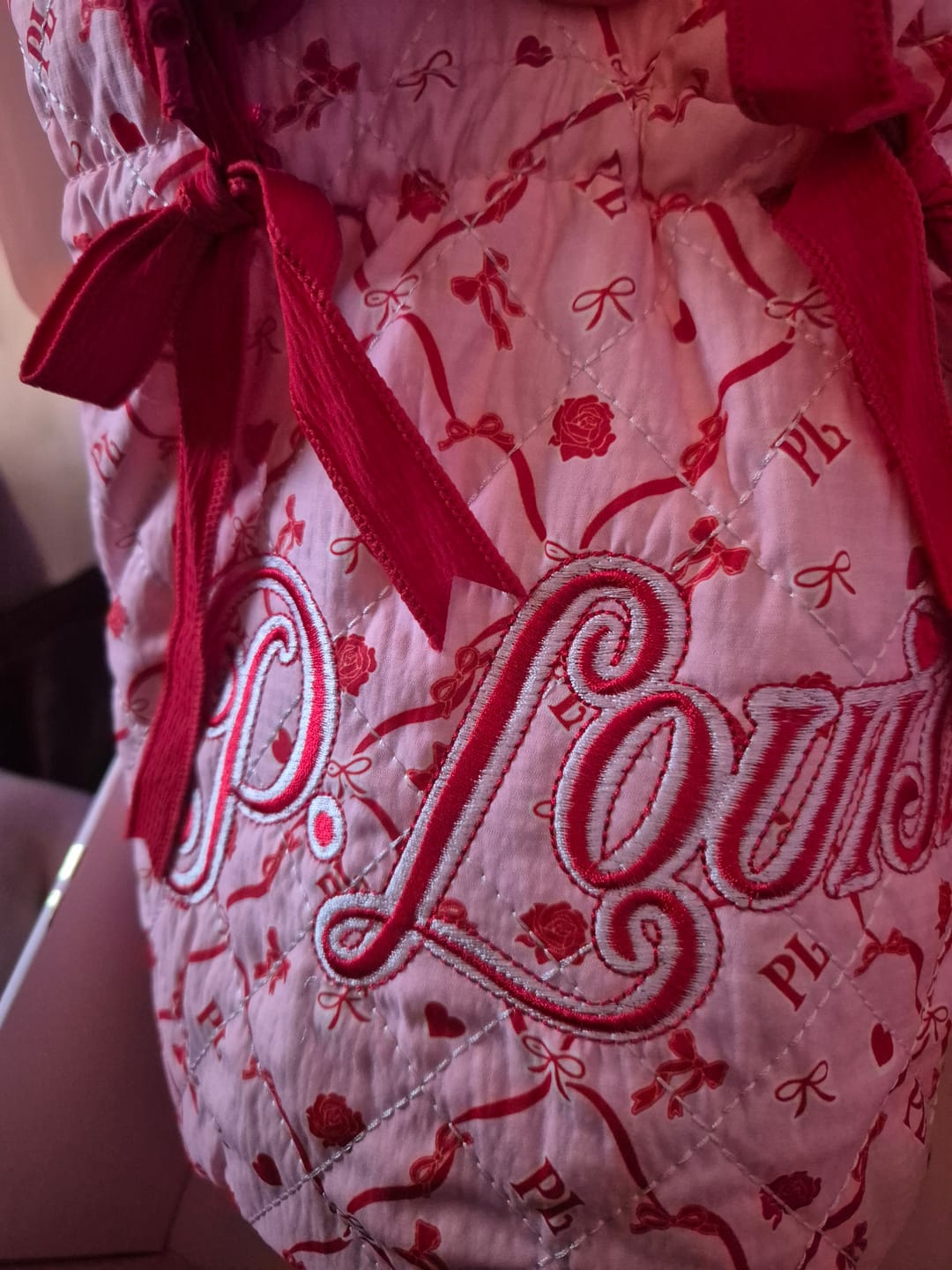 Vásárlói fotóértékelés P.Louise Satin Glow Bow testápoló táskáról