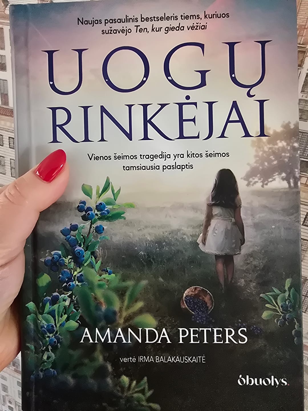 Customer photo review of Uogų rinkėjai: vienos šeimos tragedija yra kitos šeimos tamsiausia paslaptis – Pasaulinis bestseleris daugiau nei 25 šalyse