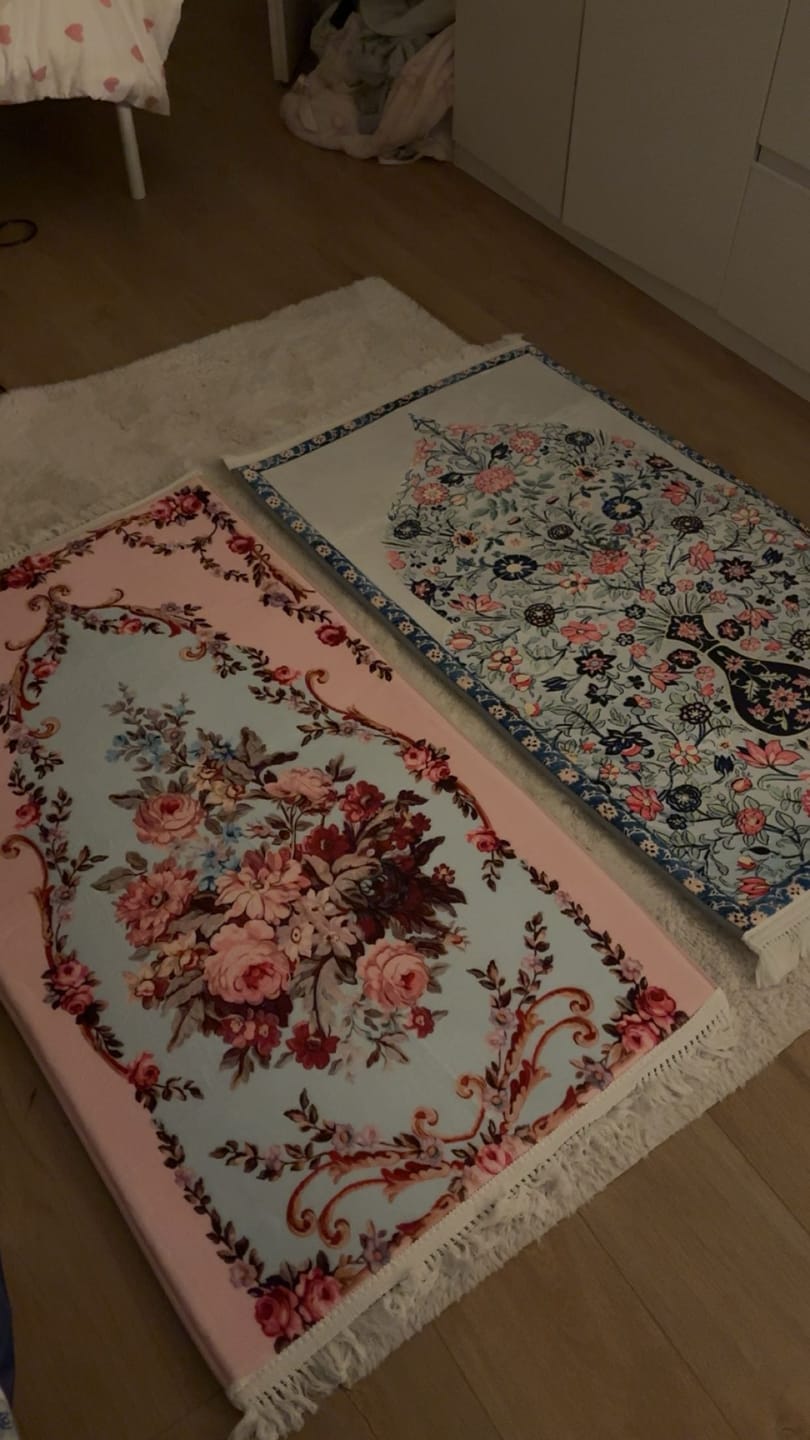 Customer photo review of Rosy Rehma Padded Prayer Mat