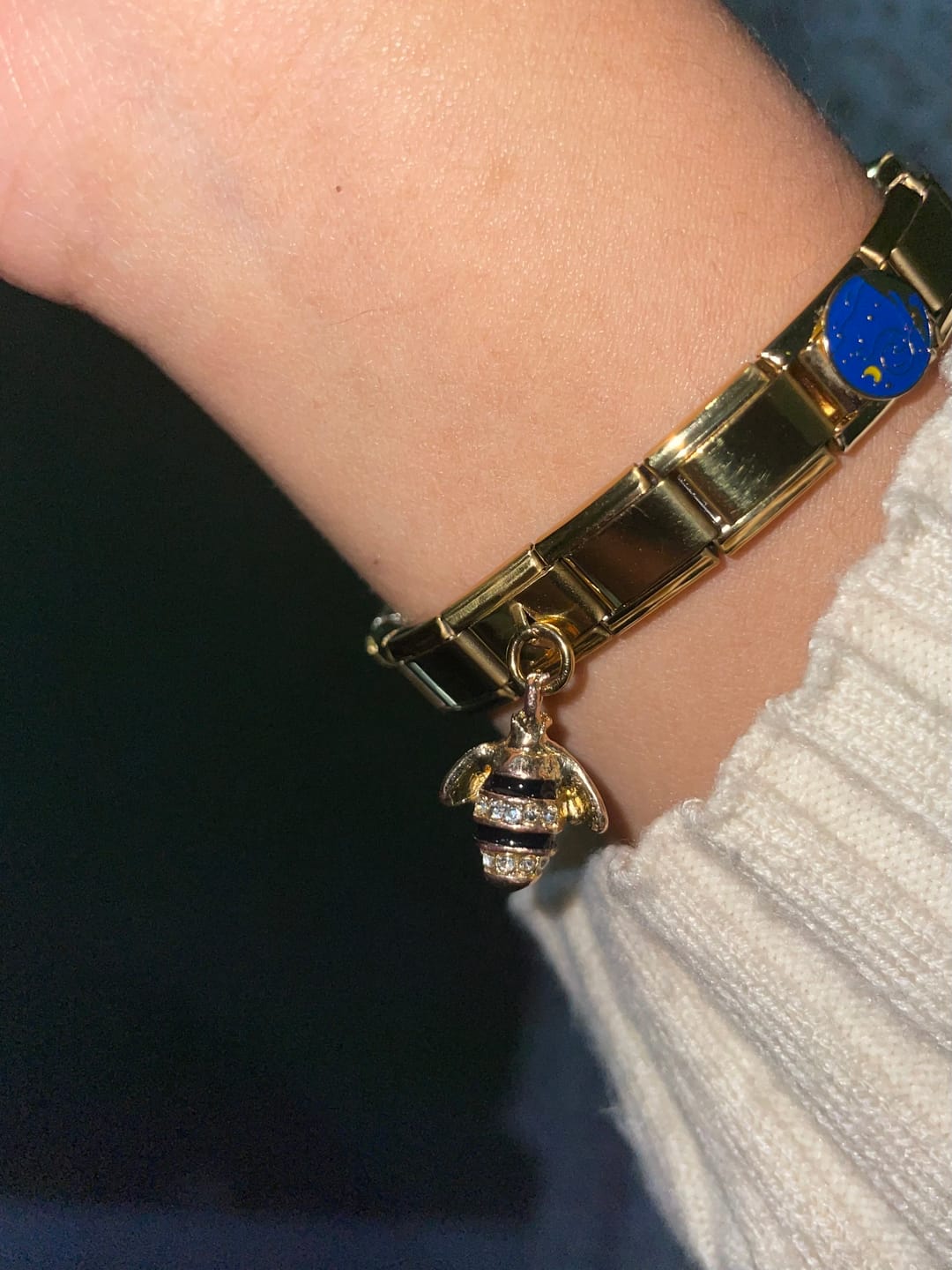 Customer photo review of Charm Colgante abeja dorada