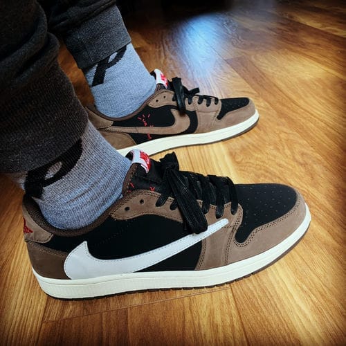 Customer photo review of Travis Scott x AJ1 Low OG 'Mocha'