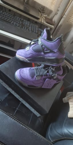 Customer photo review of Travis Scott x AJ4 Retro Purple 'Friends and Family'