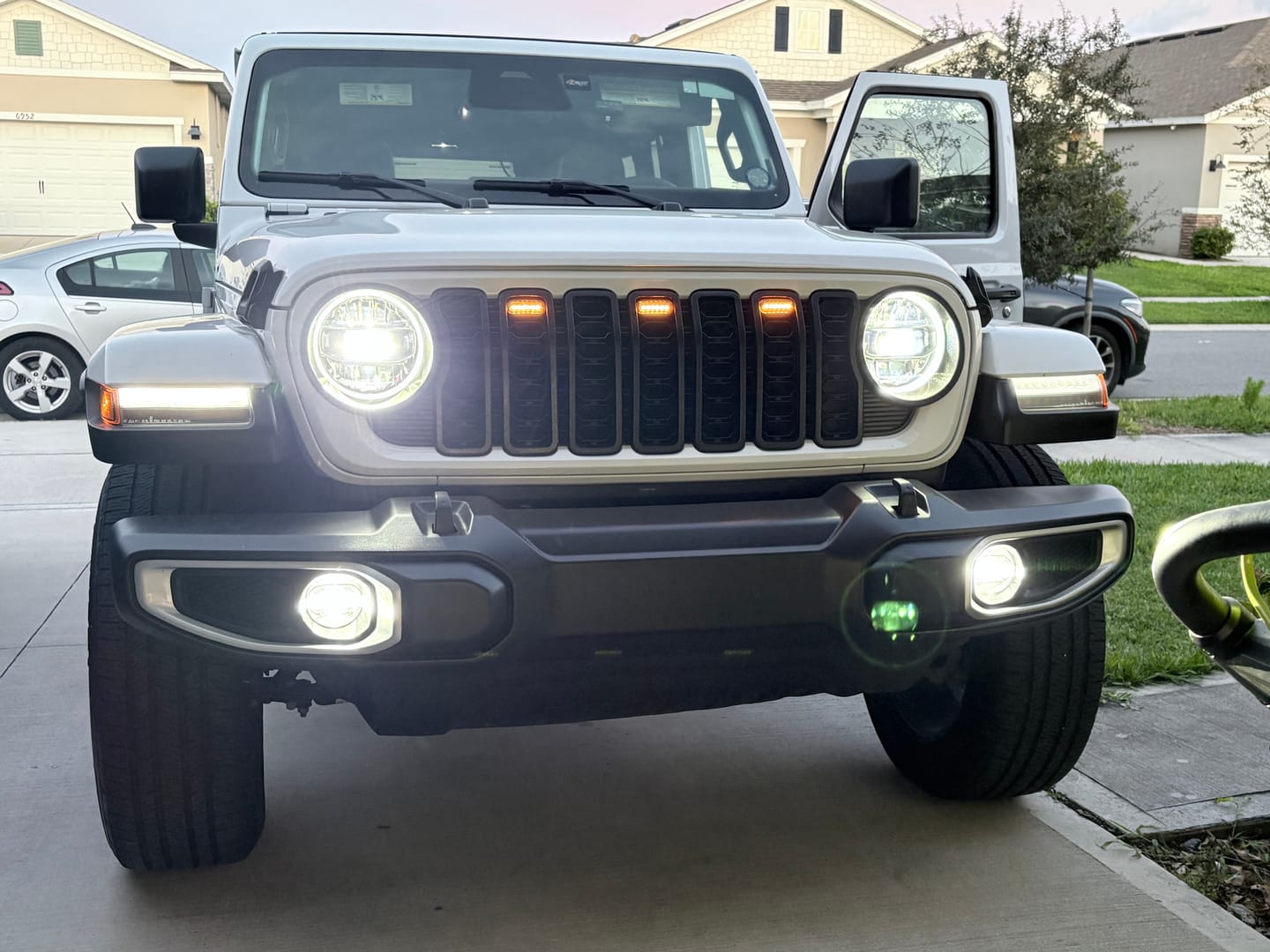 Customer photo review of Prerunner Amber/RGB Lights for 2024 JL JT Grille