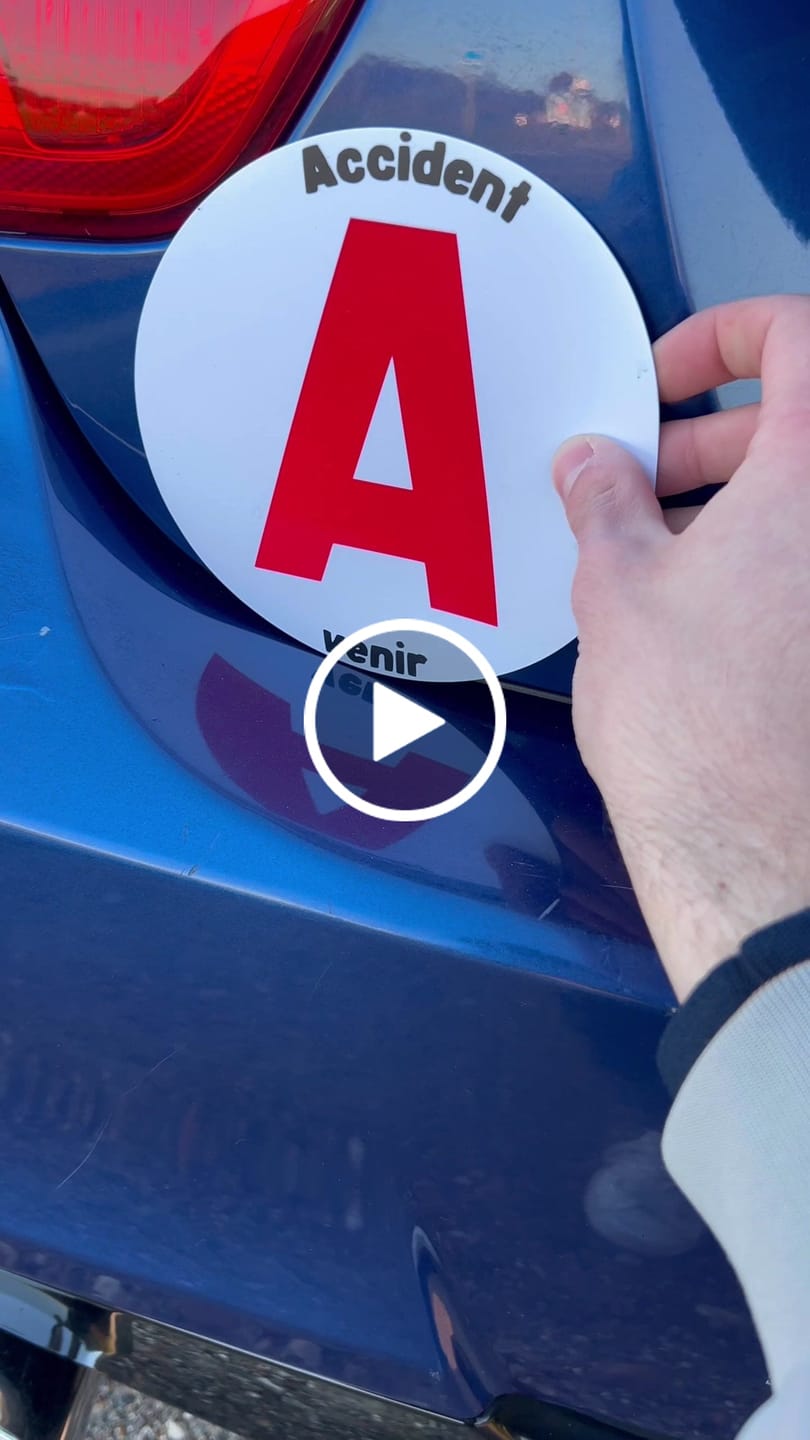 Customer video review of Disque A "Accident à venir" – Autocollant Magnétique