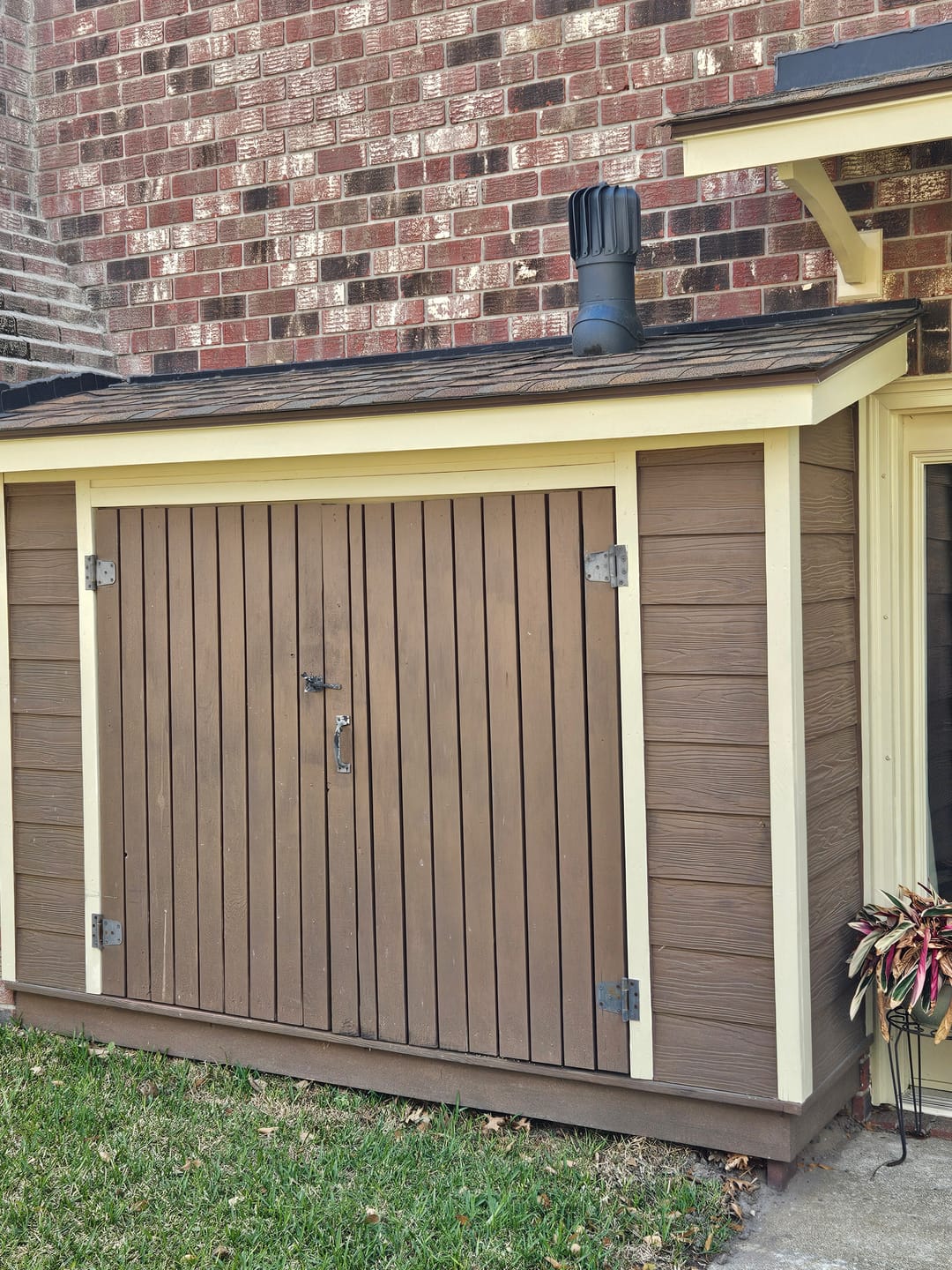 Customer photo review of IVENT ROTO OBLONG – Kitchen and Bathroom Exhaust Vent for Shingle, Slate or Shake Roofing