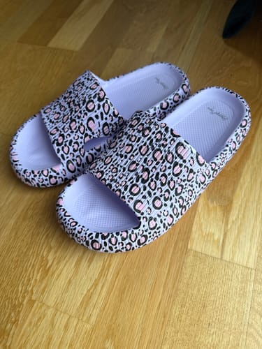 Customer photo review of HappyFlops Limited Editions