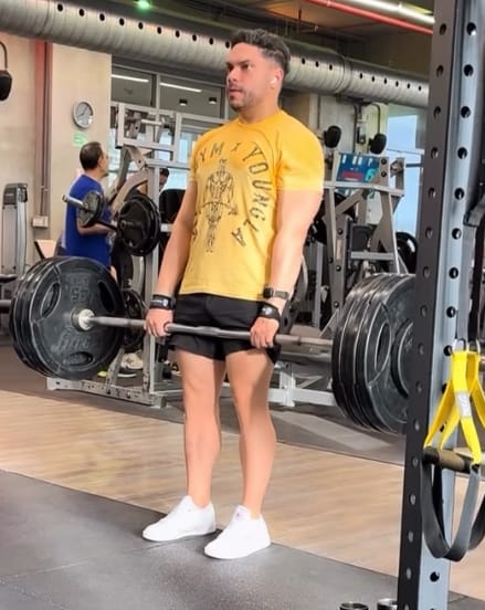 Customer photo review of 4206 - Gold's Gym Heather Tees