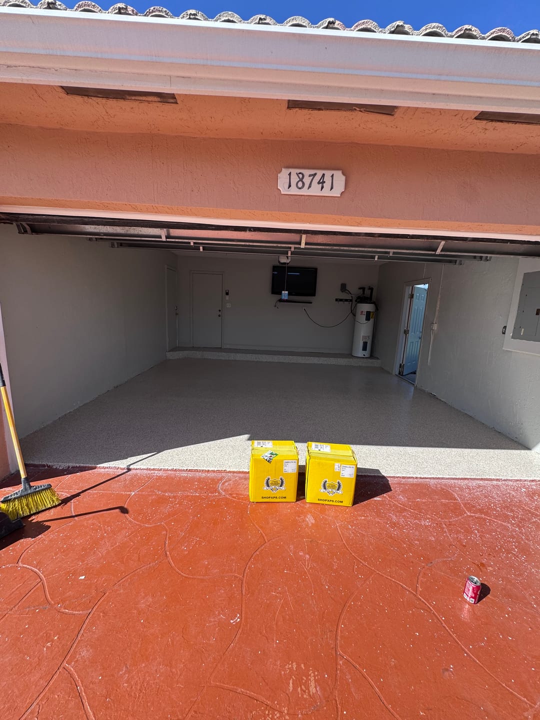 Customer photo review of Epoxy Floor Polymer Flakes - Torginol Collection