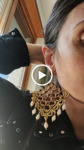 Customer video review of Orecchini Leilani