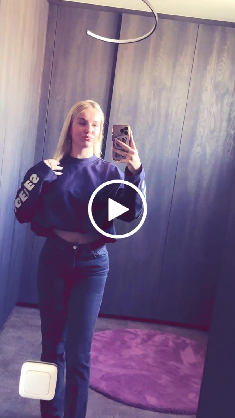 Avis vidéo d'un client sur le T-SHIRT À MANCHES LONGUES BLEU MARINE