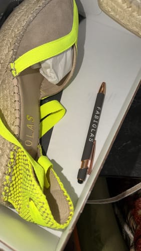 Reseña con foto de un cliente sobre Alpargata Mara Amarillo