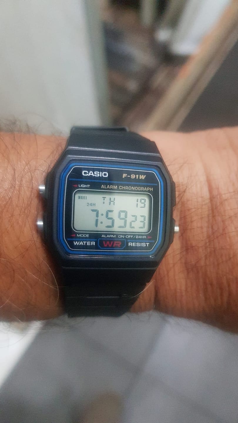 Customer photo review of Reloj Casio Vintage F-91W-1DG Clásico Líneas Azules