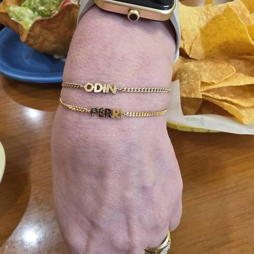 Customer photo review of Pulsera personalizada con nombre