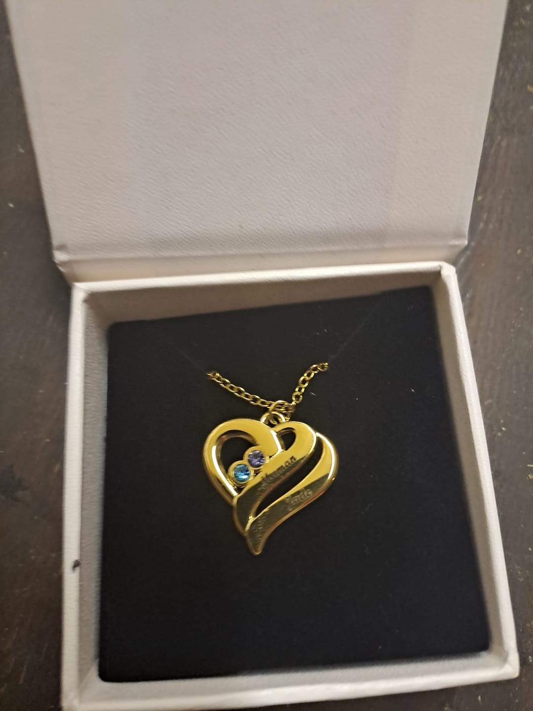 Customer photo review of Collier avec cœurs unis et pierres de naissance