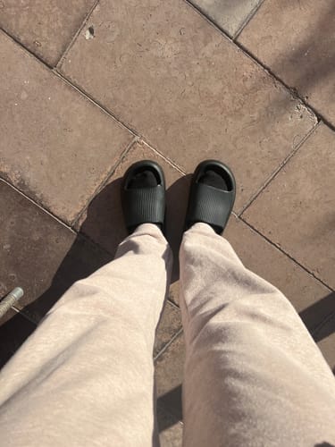 Customer photo review of HappyFlops