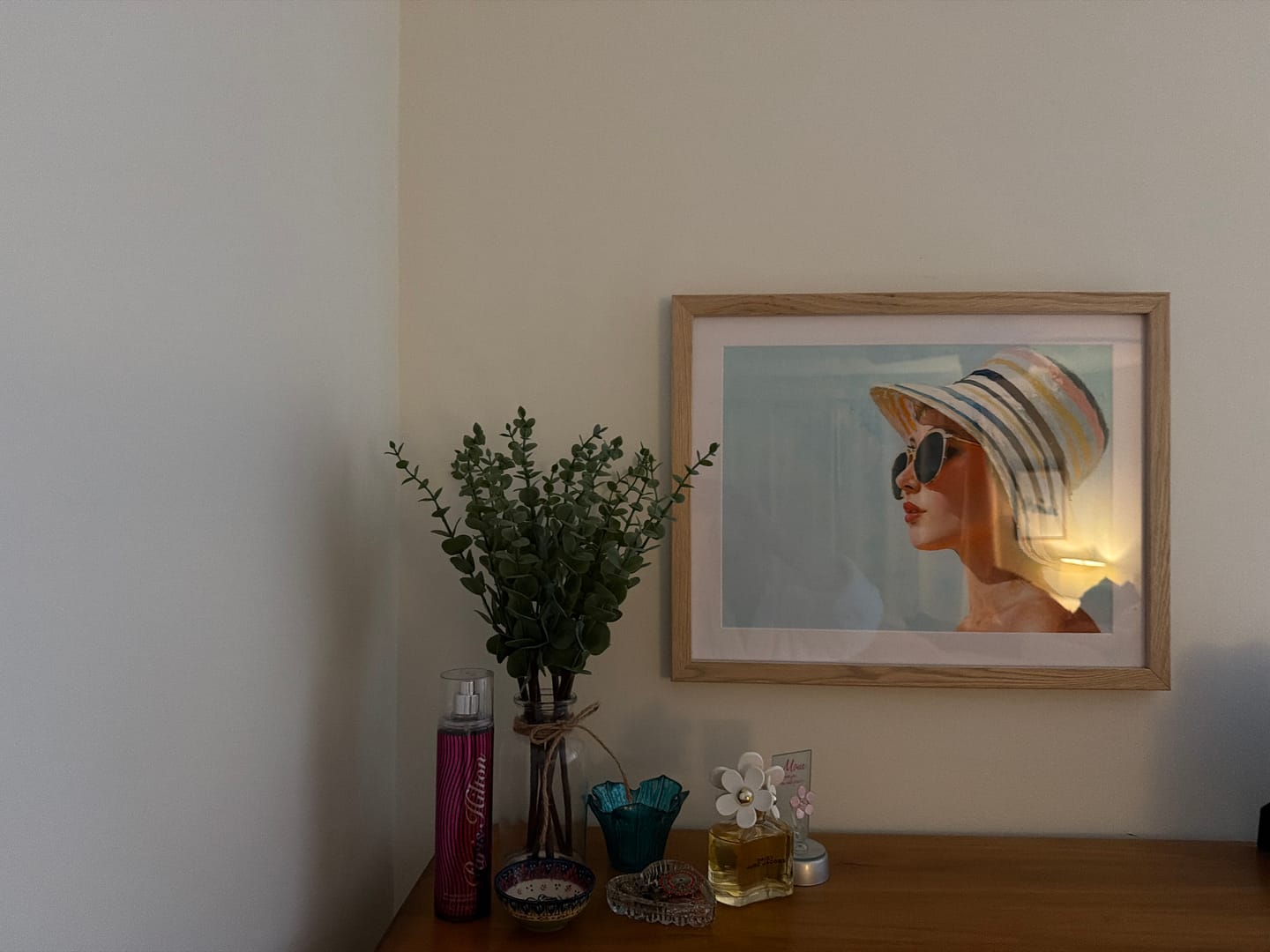 Customer photo review of Retro Woman in a Striped Sun Hat