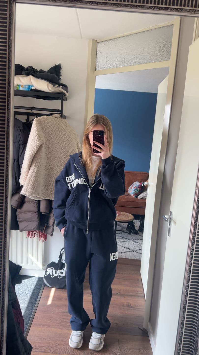 Customer photo review of GATED COMMUNITY STRAIGHT LEG SWEATPANTS NAVY