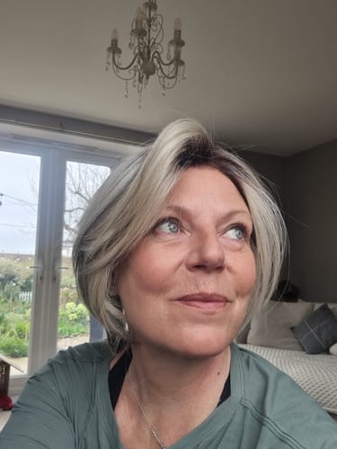 Customer photo review of [PRE-ORDER] JBEXTENSION MANDARENNA MONO Monofilament Handmade Wig 6X5 Full Monofilament Hand Tied Top Wig 8 Inches Dark Blonde Mono Lace Handmade Futura Fiber Wig With Anti-slip Silicone Strips Glueless Wig MANDARENNA MONO【BENDY EAR TABS】