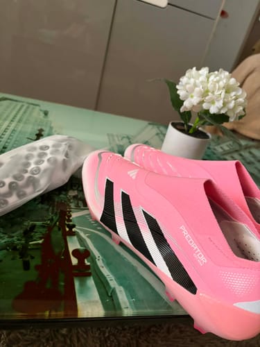 Avis photo d'un client sur Predator Elite Laceless FG Beckham - Rose