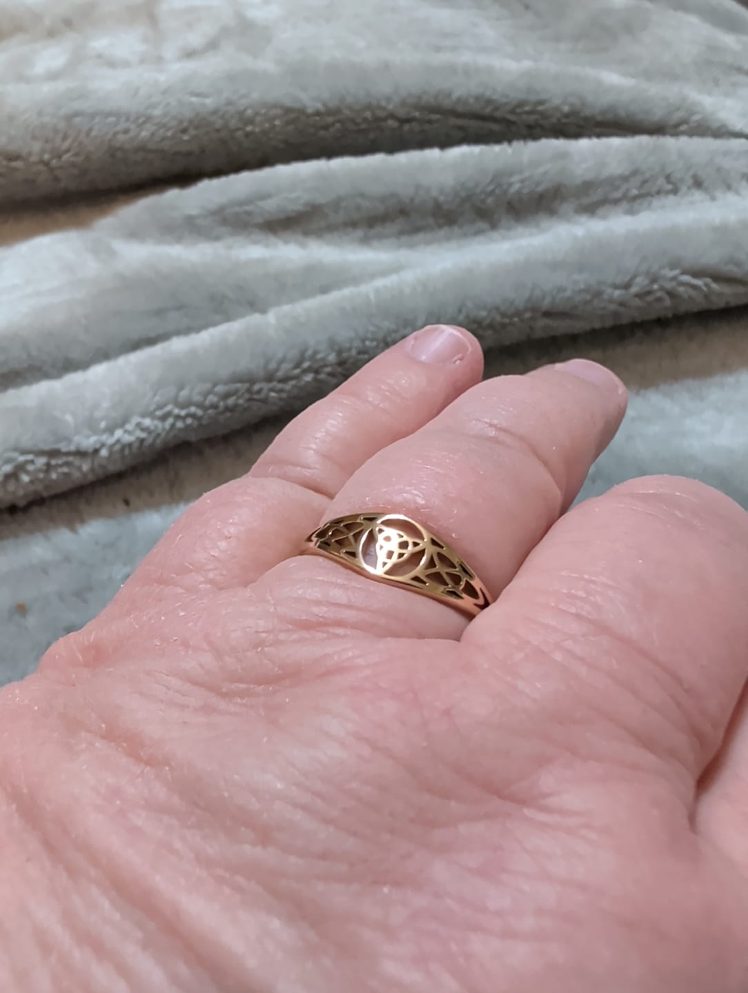 Customer photo review of Titanium Steel Celtic Knot Hollow Ring (Retro Ethnic Style)