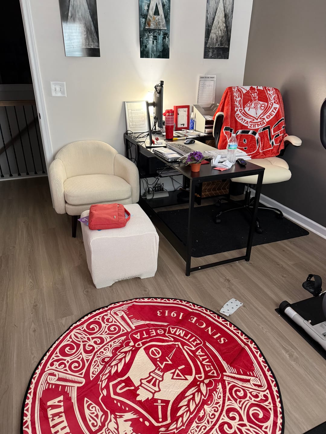 Customer photo review of Sorority Carpet - Royal Delta Sigma Theta Round Carpet