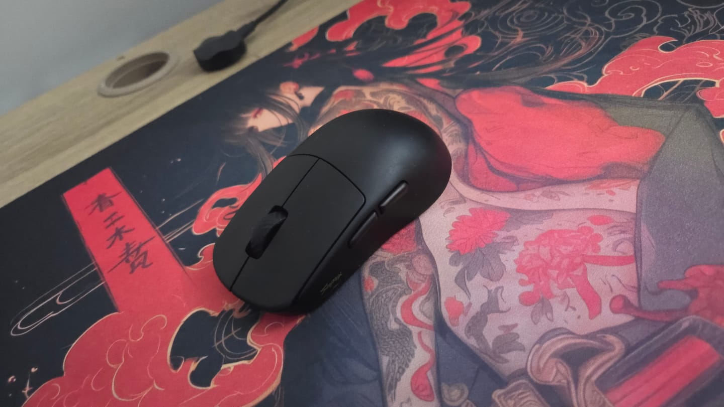 Customer photo review of Scyrox V8 8K Wireless Mouse