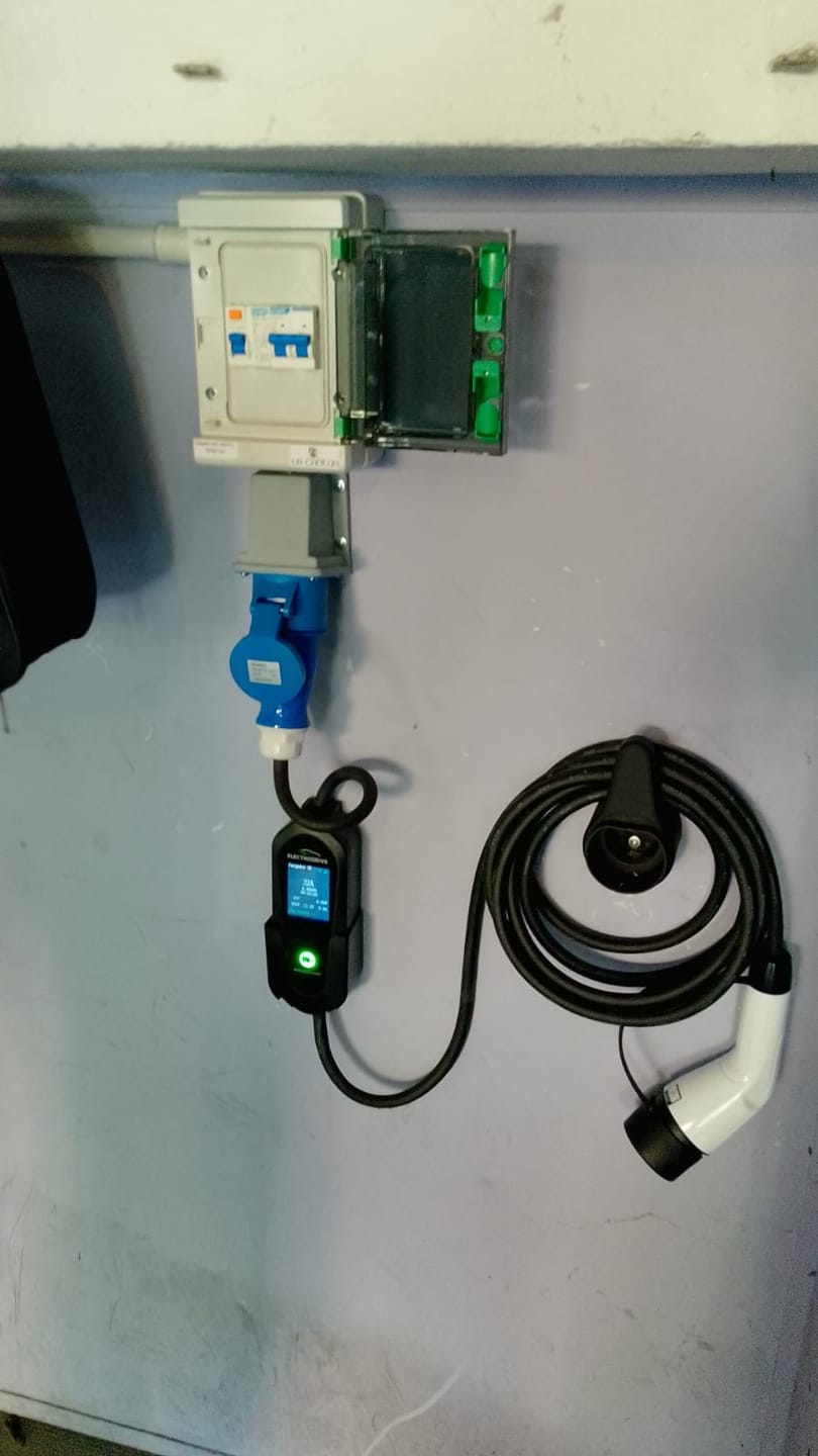 Customer photo review of Cargador Para Auto vehículo Eléctrico 7 kW Tipo 2 Wallbox