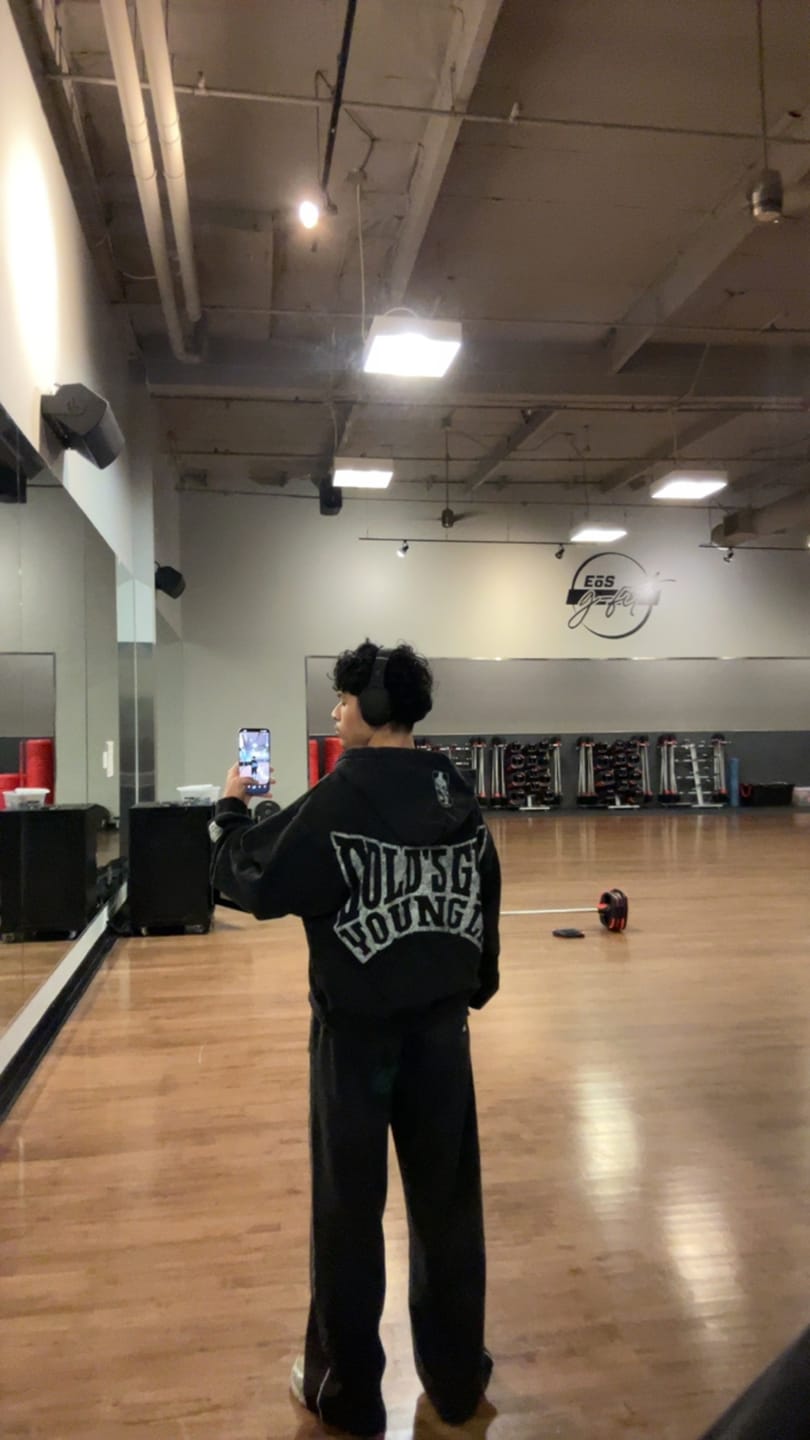 Customer photo review of 5162 - Golds Gym Throwback Zip-ups