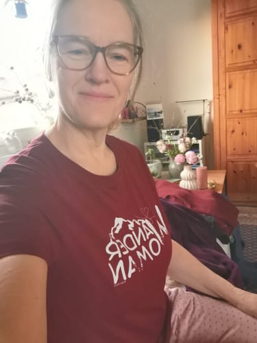 Customer photo review of Wander Woman | Damen Premium Organic T-Shirt