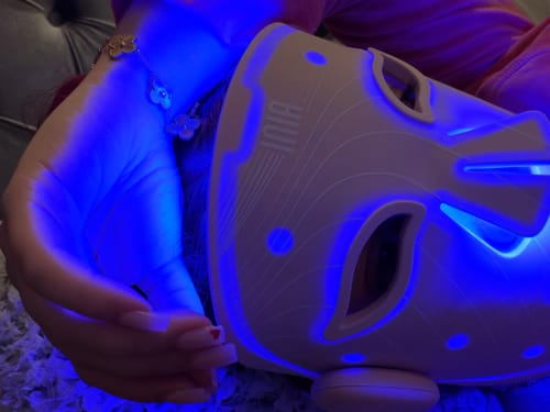 Customer photo review of INIA GLOW Wireless Red Light Therapy Mask