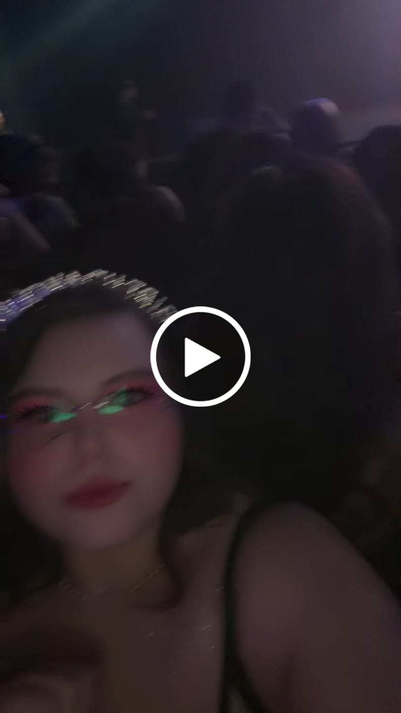 Customer video review of Batty Eyeglasses