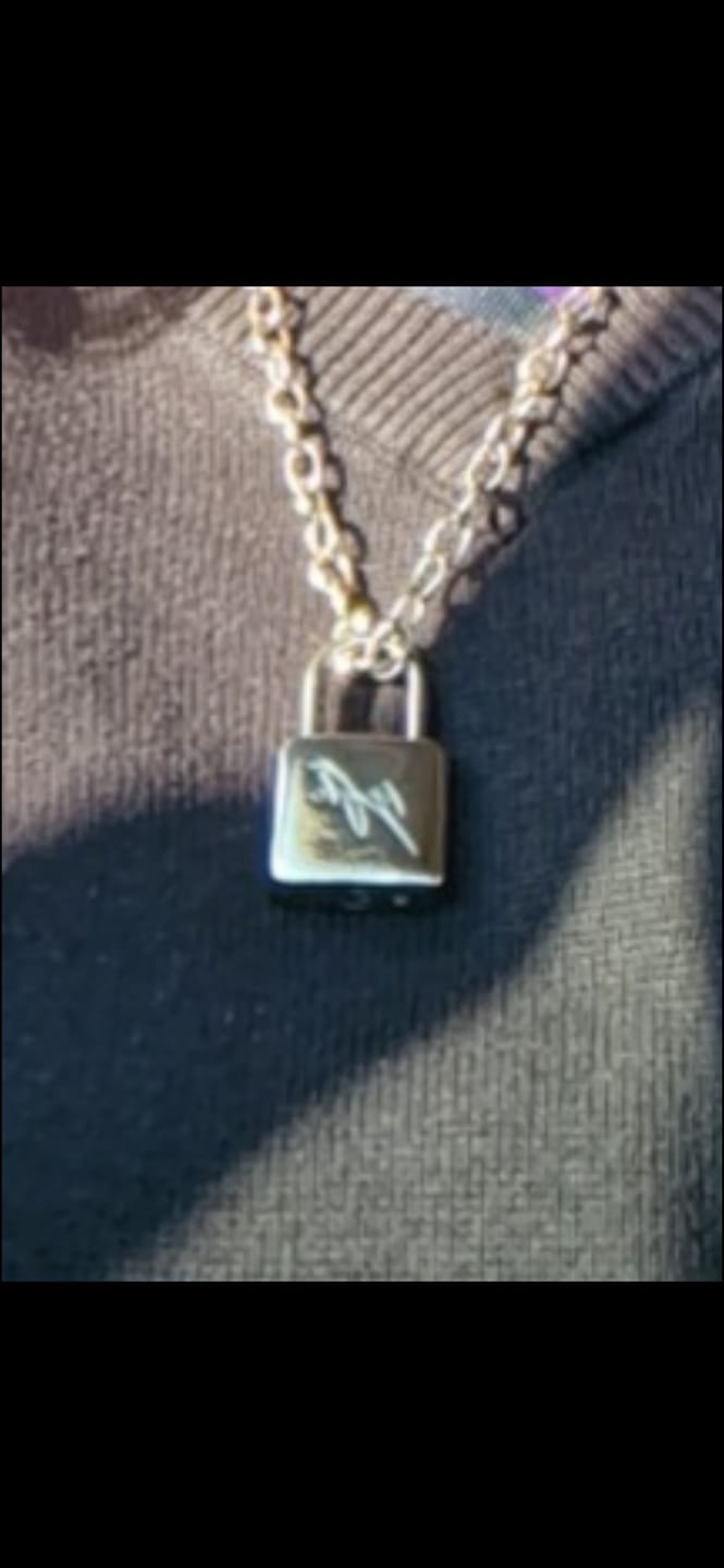 Customer photo review of SKZ World Tour Dominate: celebrATE Hyunjin Necklace