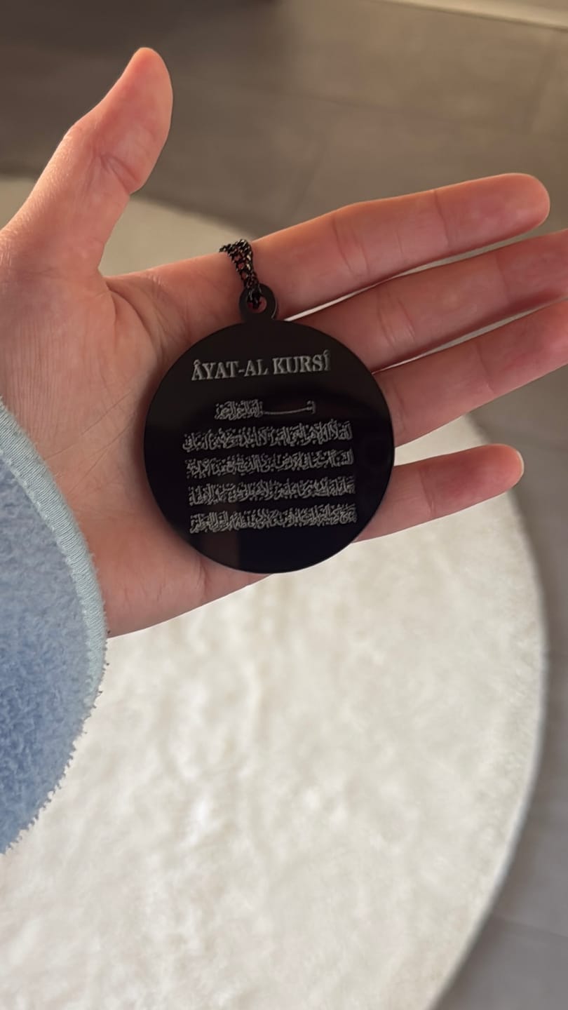 Customer photo review of Ayat Al Kursi Auto Anhänger BLACK Edition