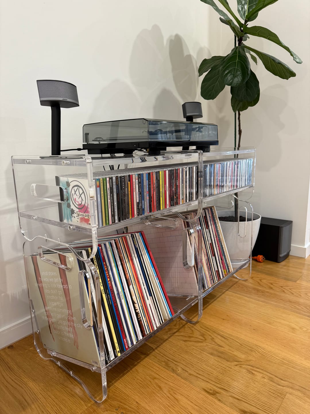 Customer photo review of Prisma 140 - Acrylic Vinyl Record Shelf