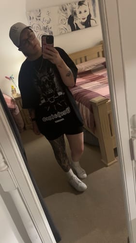 Customer photo review of Unchained Doberman- unisex Pump cover - Oversized Gym T-shirt  - Black / White
