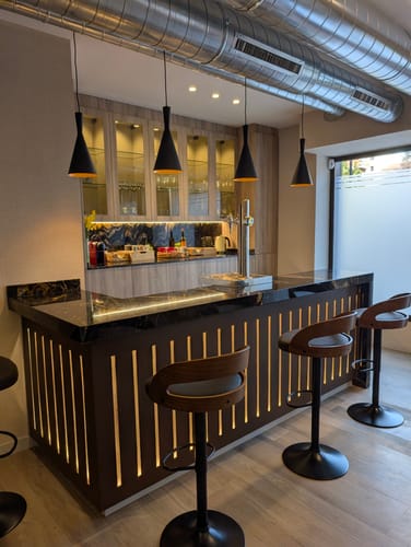 Customer photo review of VICTORIA - Lot de 2 tabourets de bar en bois et suèdine noir
