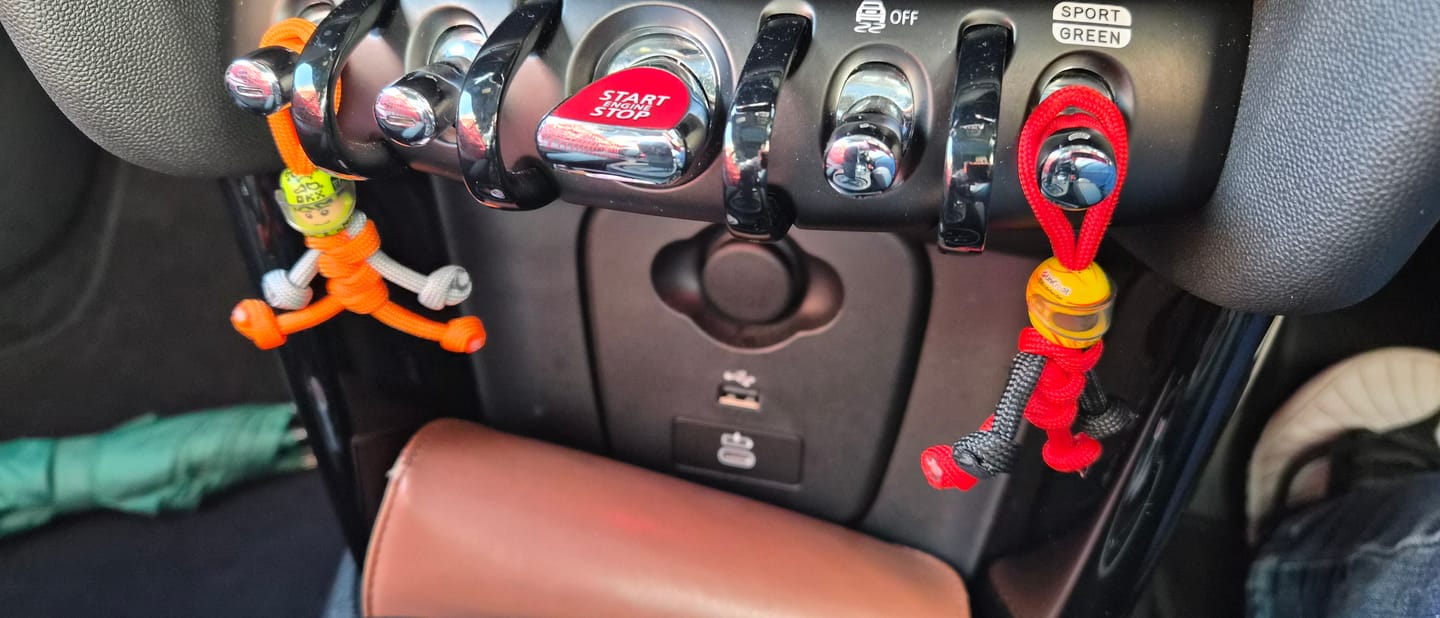 Customer photo review of Limited Edition 2025 Lando Norris Racing Paracord Buddy Keychain