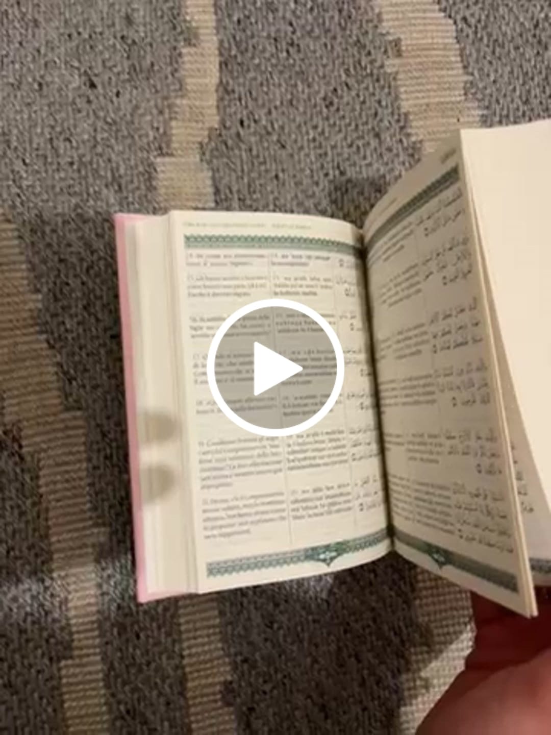 Customer video review of Corano traslitterato con traduzione in italiano - piccolo  17x13 cm