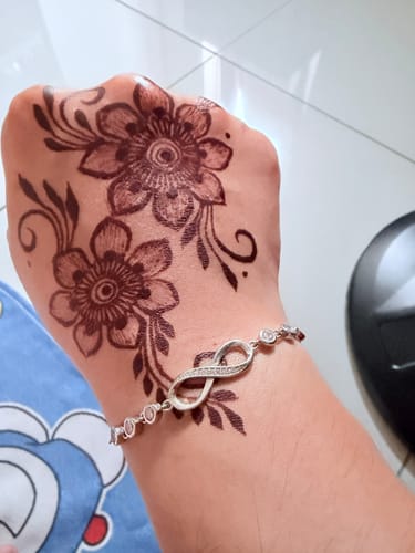 Customer photo review of Noelle Infinity Bracelet