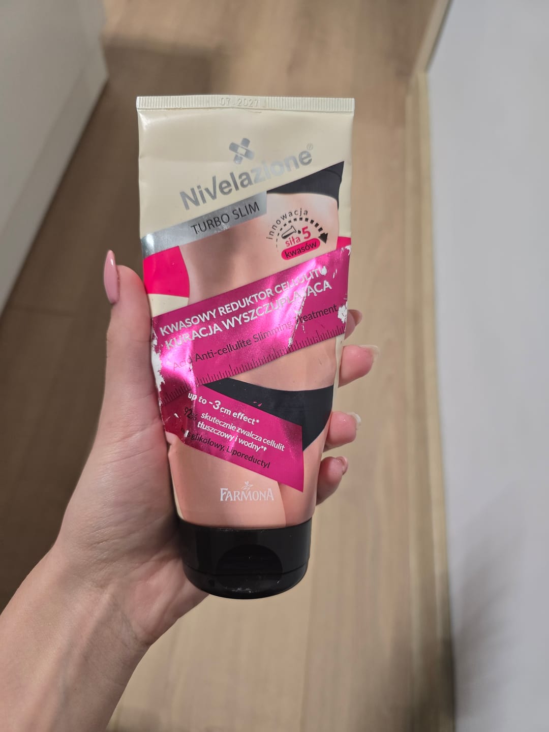 Customer photo review of Термоактивен киселинен антицелулитен крем Farmona Nivelazione Turbo Slim