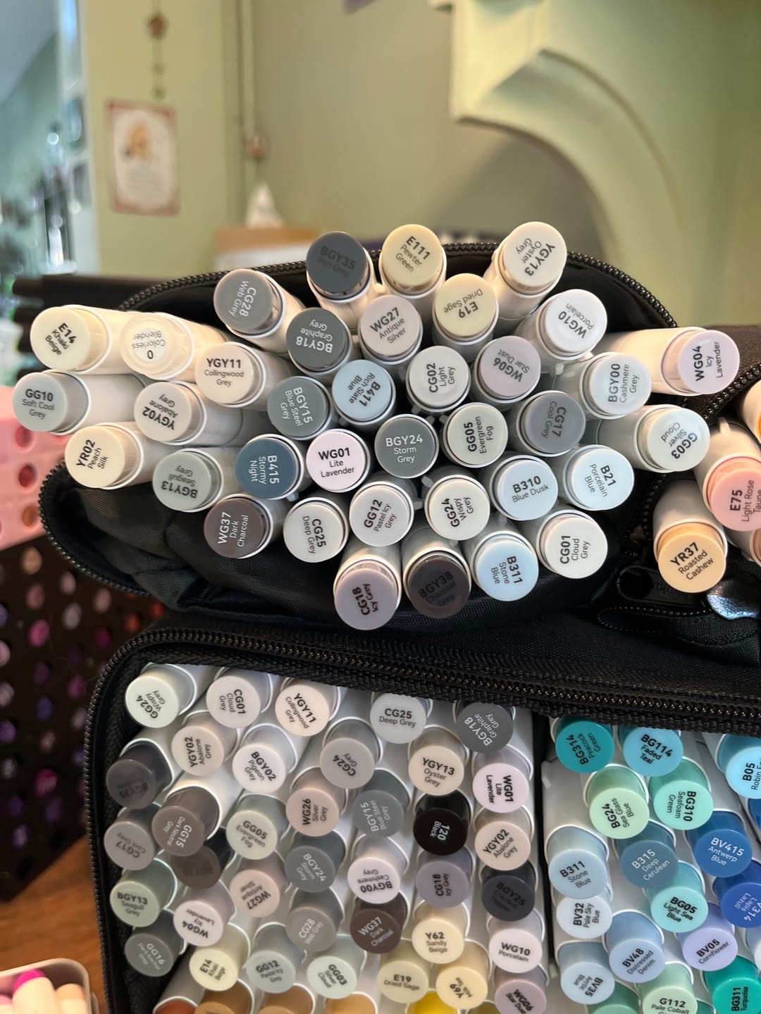 Customer photo review of Ohuhu Honolulu 36 Gray Tone Colors Dual Tips Alcohol Art Markers