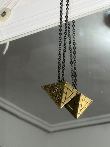 Customer photo review of Collar "Rompecabezas del Milenio"