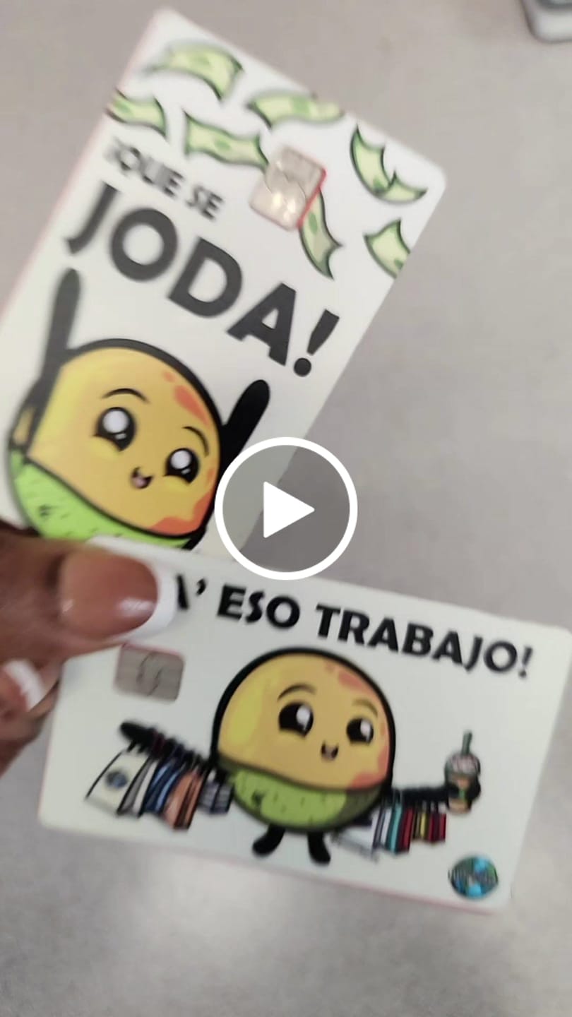 Customer video review of Pa’ Eso Trabajo - Sticker para Tarjeta de Crédito